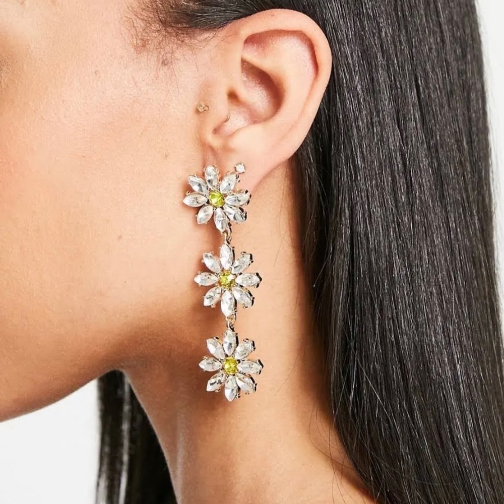 2/$30🌵 Daisy Flower Floral Earrings Crystal Rhinestones Bohemian Boho NEW Gift - Picture 3 of 8